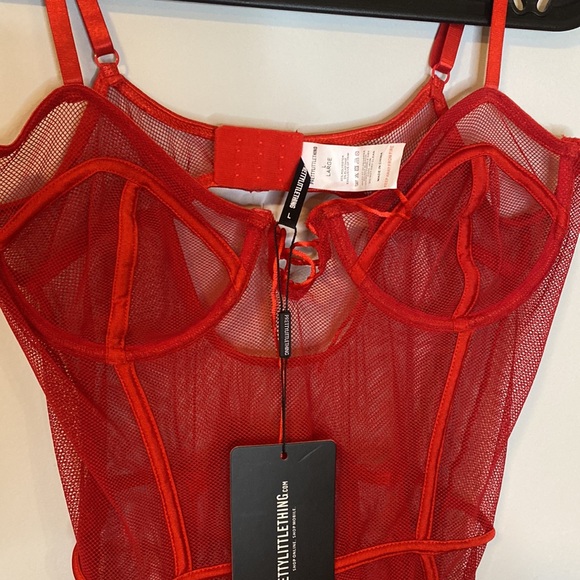 Red Mesh Underwire Lingerie - Picture 4 of 5